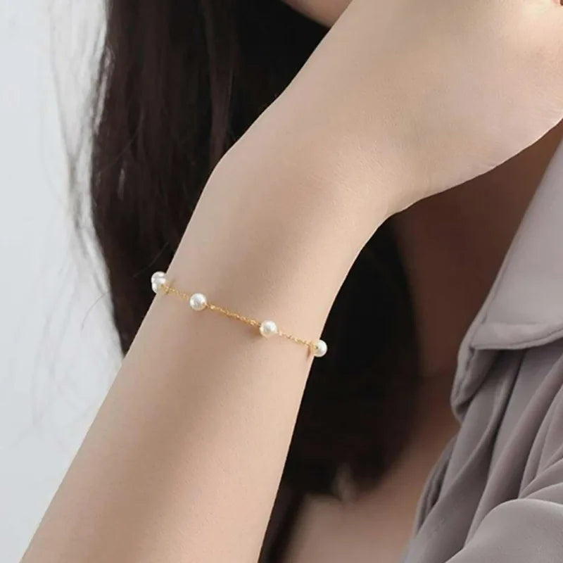 Elegance Defined: Gold Geometric Chain Bracelet 🌟